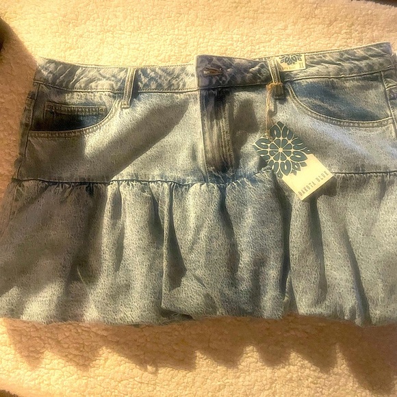 Dakota Blue (Junior XLg) Light-washed Denim Bubble Streetwear Cowgirl Mini Skirt - Picture 10 of 14